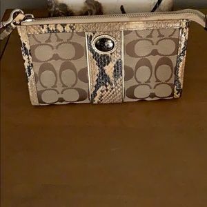 Original Coach clutch. Use it once.